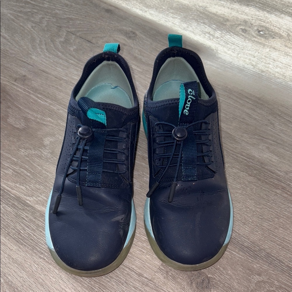 Cloves nursing shoes